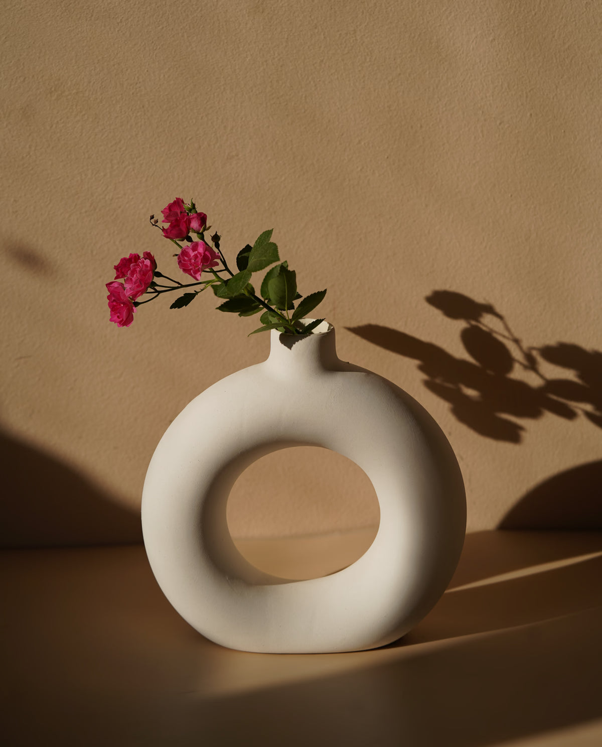 8 Inch Donut Vase (White)