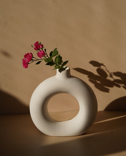 8 Inch Donut Vase (White)