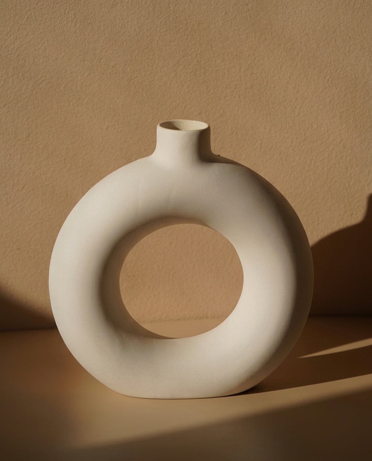 8 Inch Donut Vase (White)