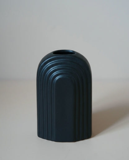 U-Line Vase Black (Small)
